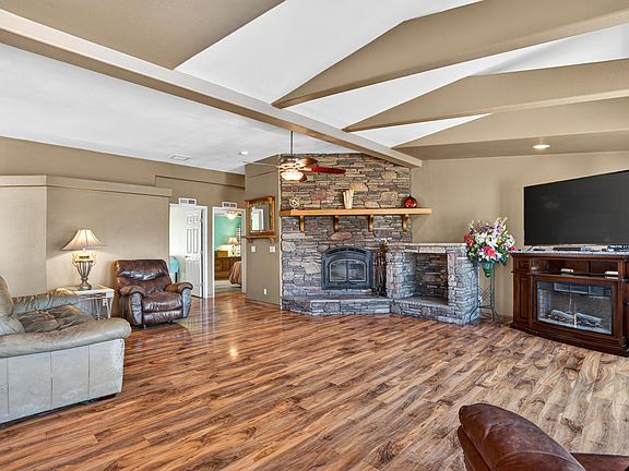 5th image of 1601 Silver Queen Rd #A
