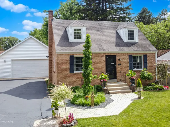 2211 N Bonnie Brook Ln, Waukegan, IL 60087