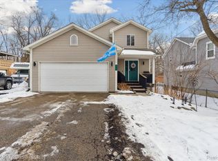 455 S Winding Dr, Waterford, MI 48328