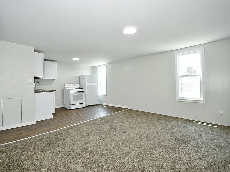 1103 Crosby St #2 — Photo 5