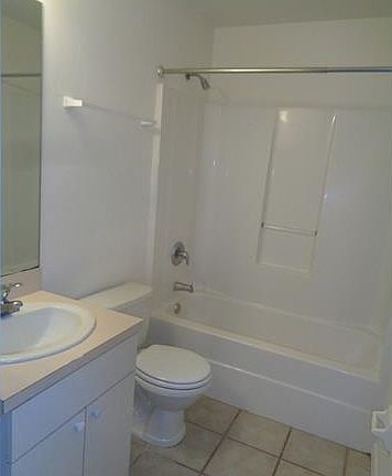 4th image of 1247 Bacon Ave APT A