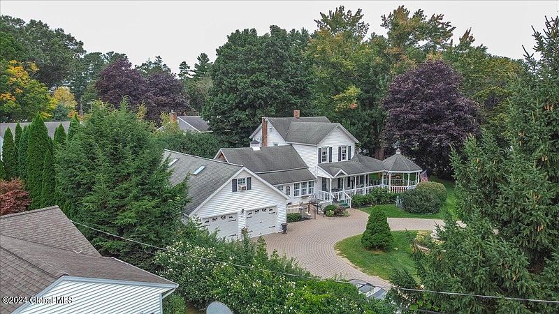 3rd image of 274 Lake Avenue