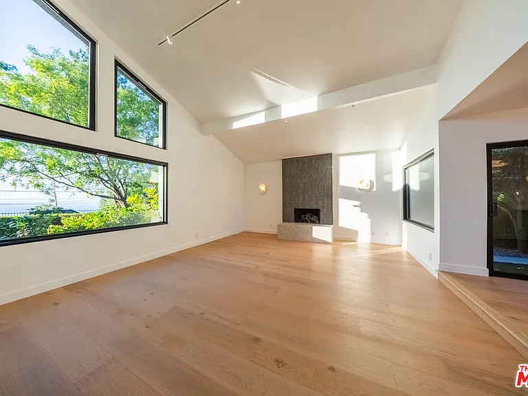 13302 Mulholland Dr — Photo 6