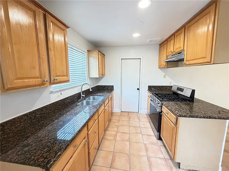 12660 Yorba Ave — Photo 6