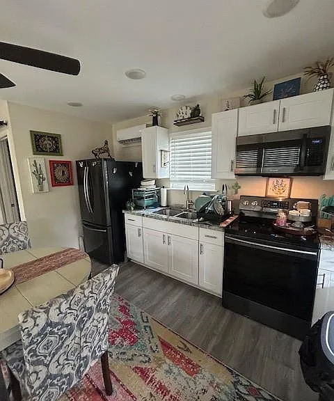 3020 Calhoun St — Photo 3