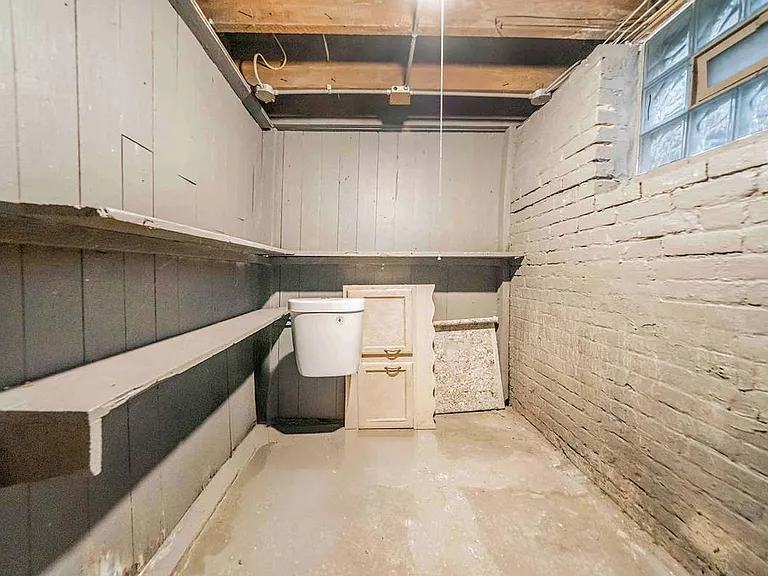 2020 W 99th St — Photo 48