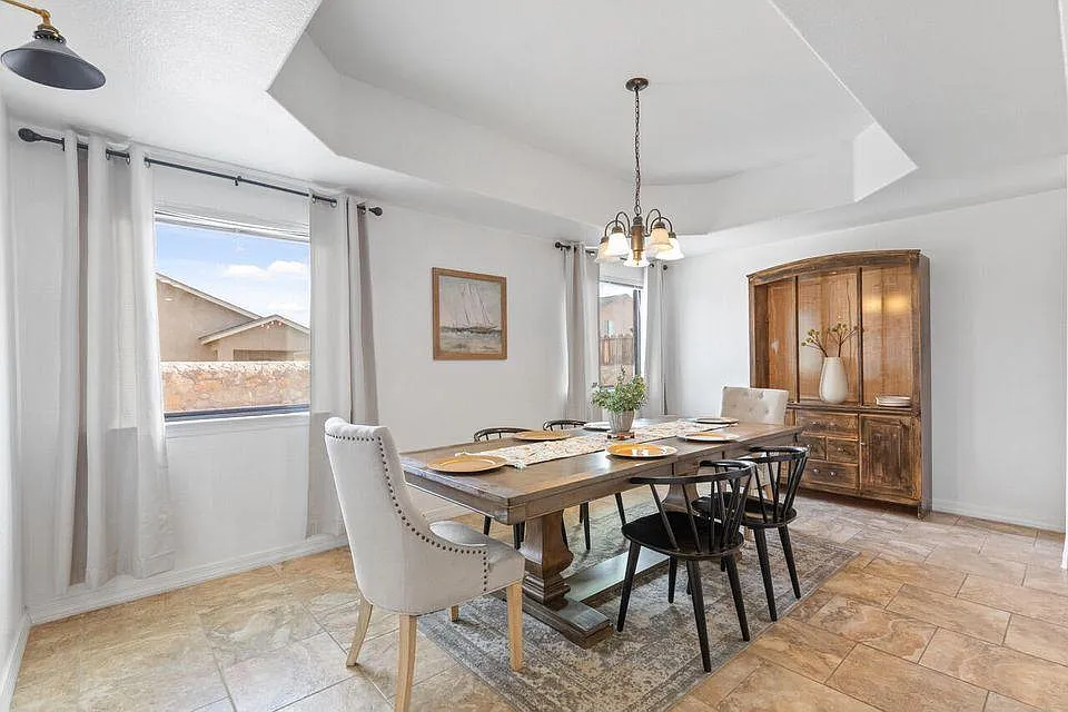 4 bed, 2425 sqft, $2,000 — Photo 2