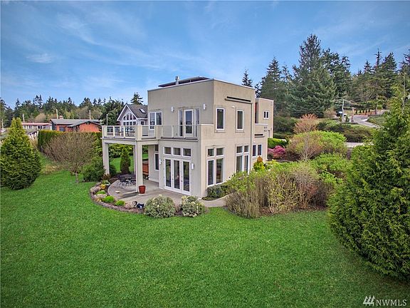 Unobstructed views and two taxparcels, huge rolling lawn on a quiet street.