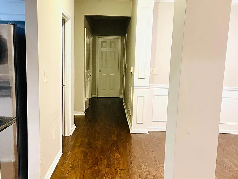 518 Sandringham Dr — Photo 12