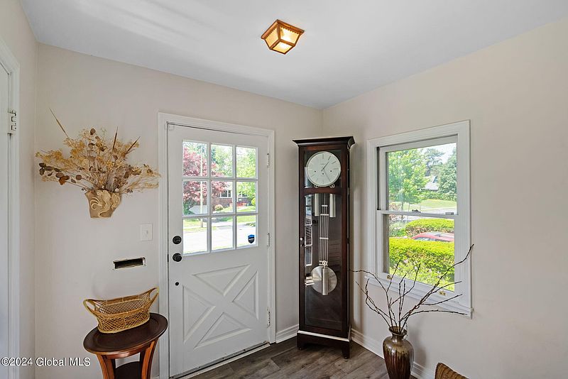 3rd image of 113 Fleetwood Avenue