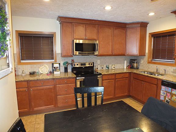 3rd image of 129 E Main St