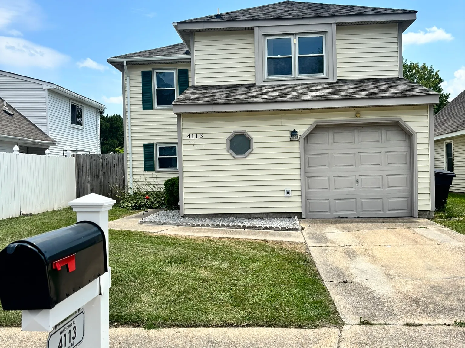 3 bed, 2.5 bath, 1425 sqft, $2,300 — Photo 1