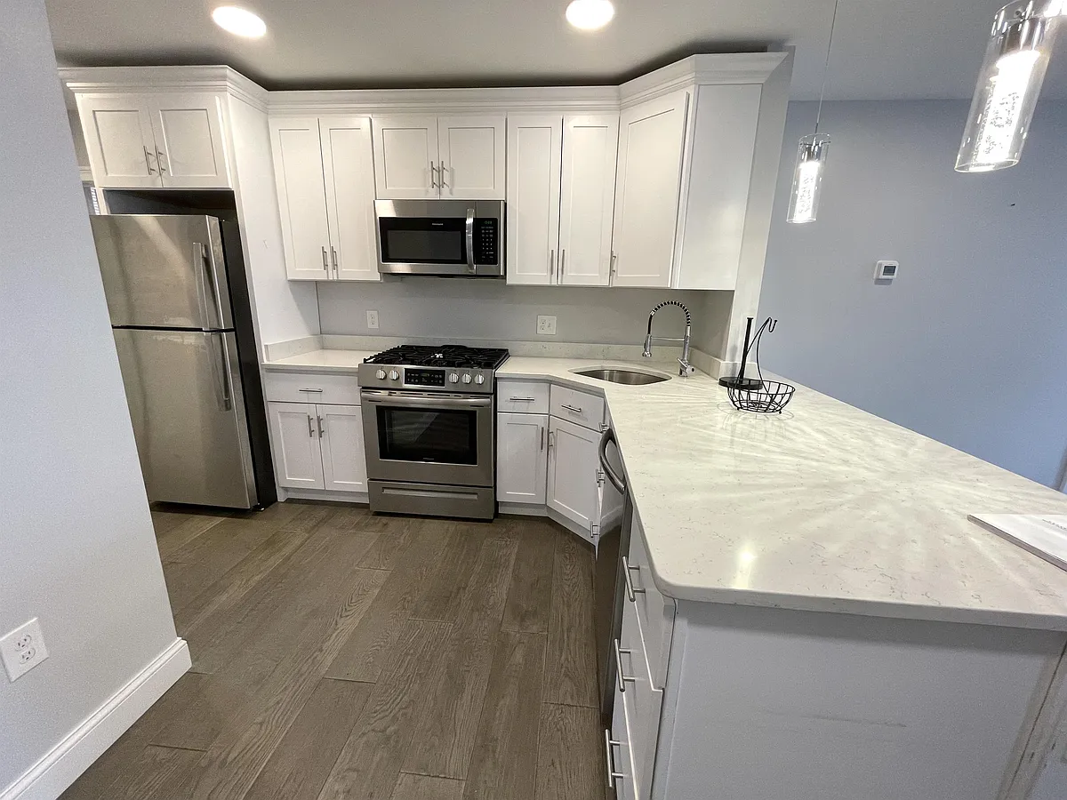 Building Photo - 54 Brooks St #1