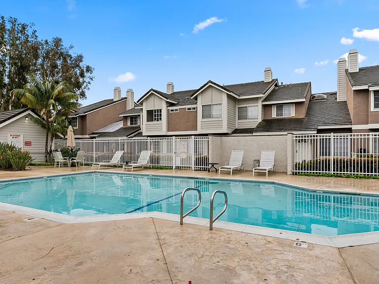 66 Christamon S — Photo 26