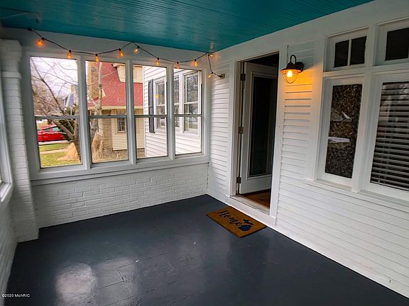 3rd image of 1847 Hillmount St NW