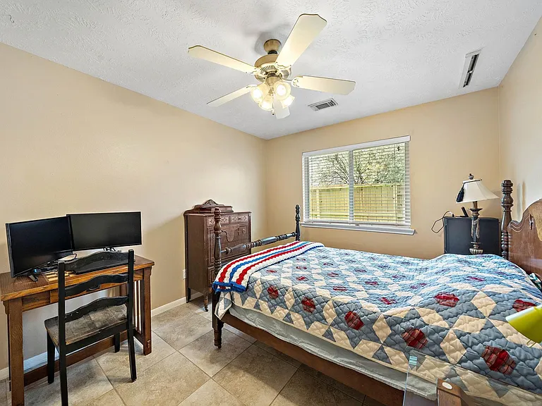 18223 Lundar Ln — Photo 7