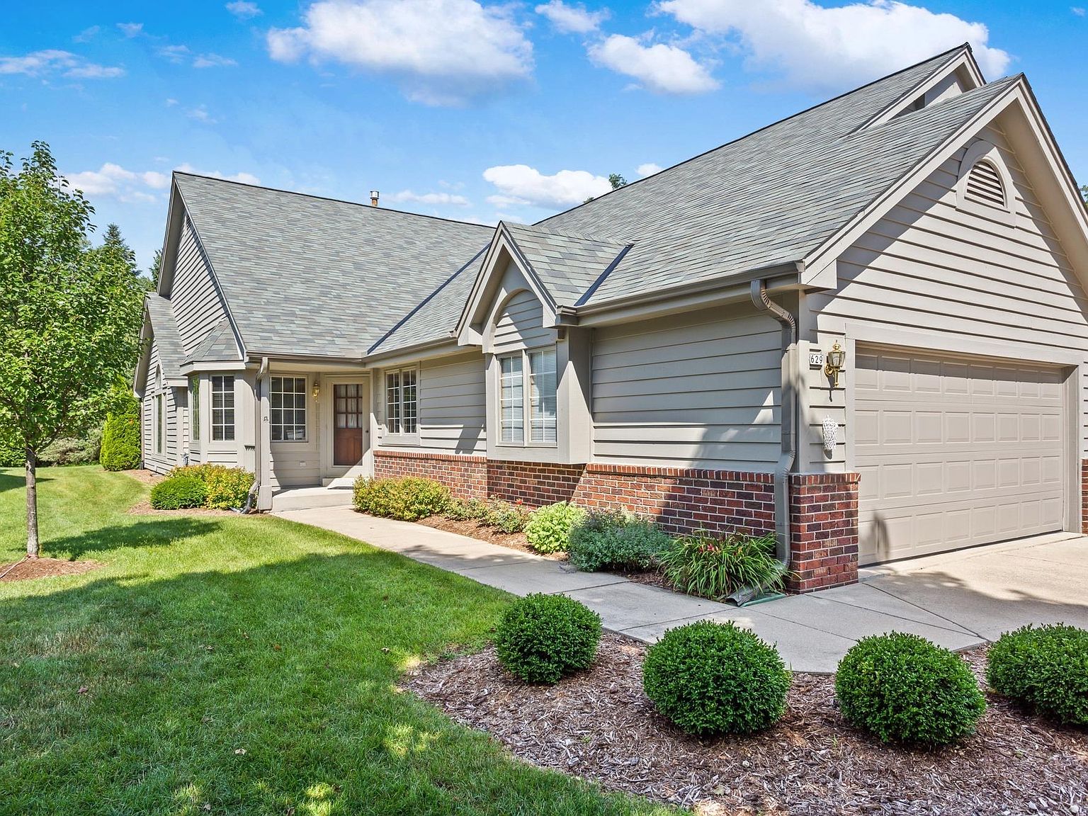 629 Lake Bluff Rd, Thiensville, WI 53092 Zillow