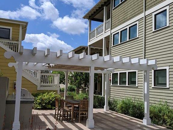 2nd image of 387 S Marengo Ave #208