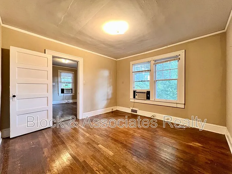 120 S Poplar St — Photo 12