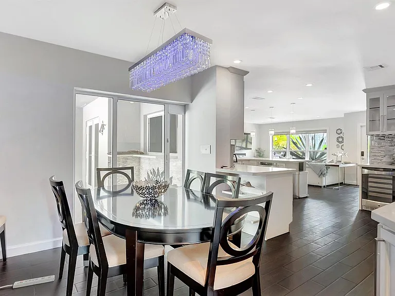 855 Berkeley St — Photo 15