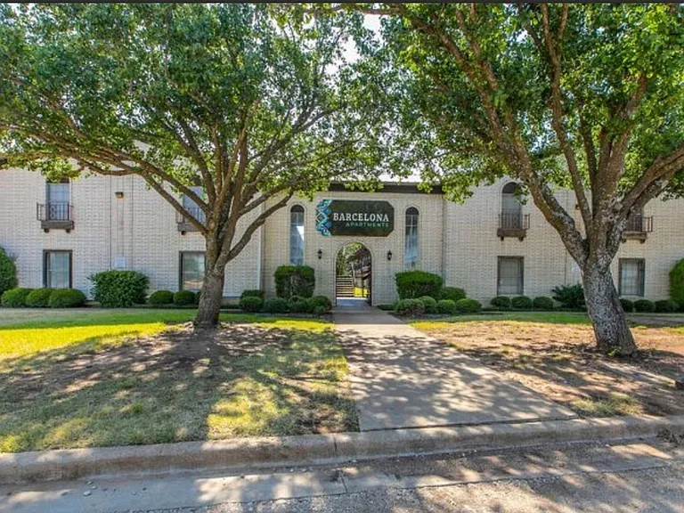 400 Johnson Dr — Photo 19