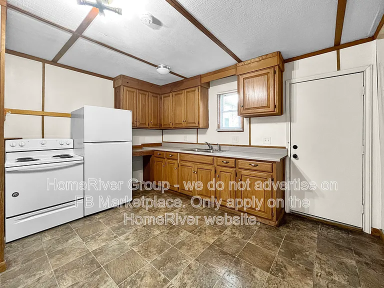 2304 Walnut St — Photo 3