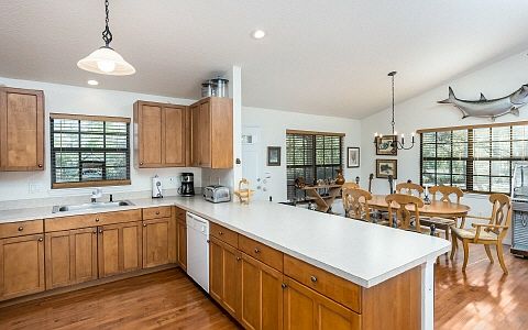 3rd image of 3238 Popinjay Ave