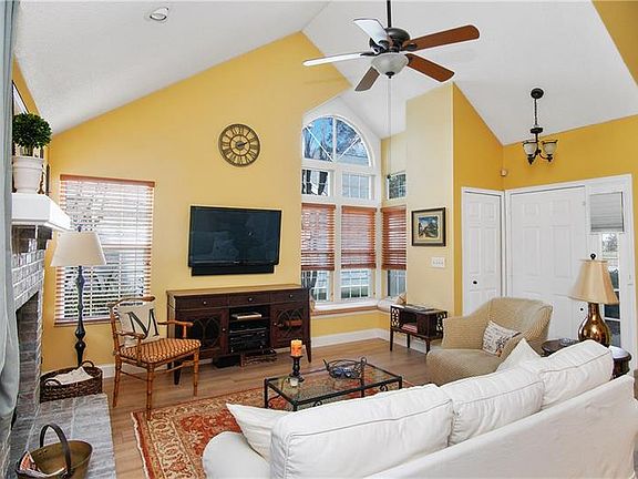 3rd image of 2516 Donaldson Dr