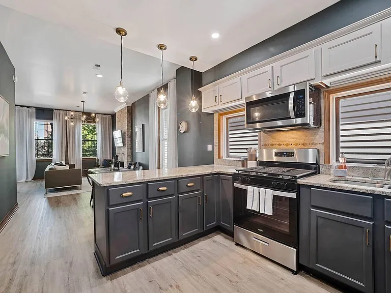1807 W Erie St #2 — Photo 3