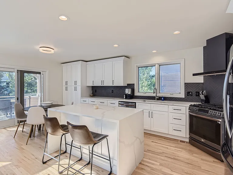 6694 Dutch Creek St — Photo 5