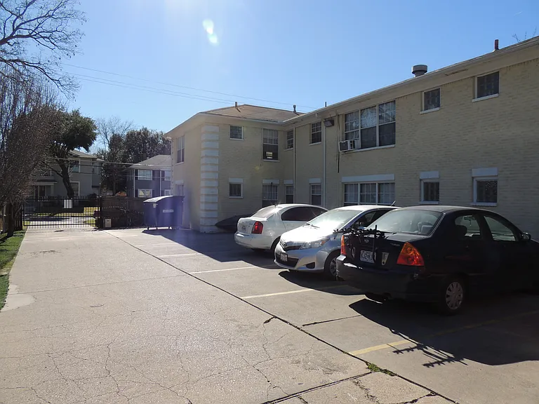 4625 Junius — Photo 9