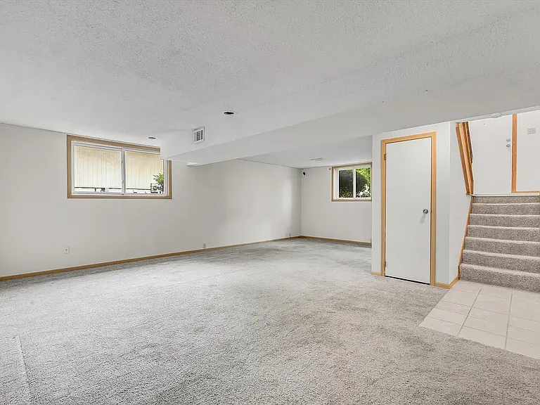 1425 W 54th St — Photo 10