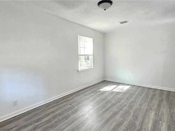 3rd image of 1504 Olivedale Ct