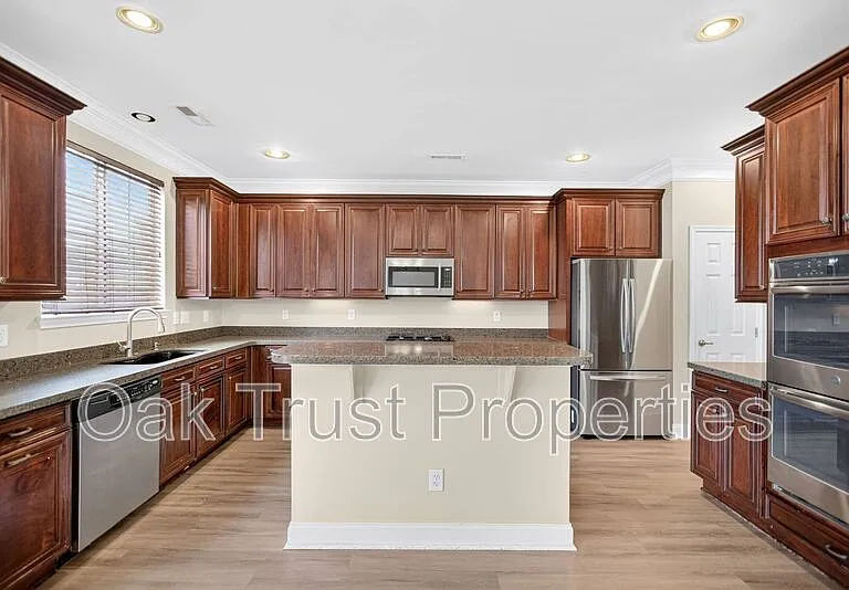 7018 Bellflower Ln — Photo 8