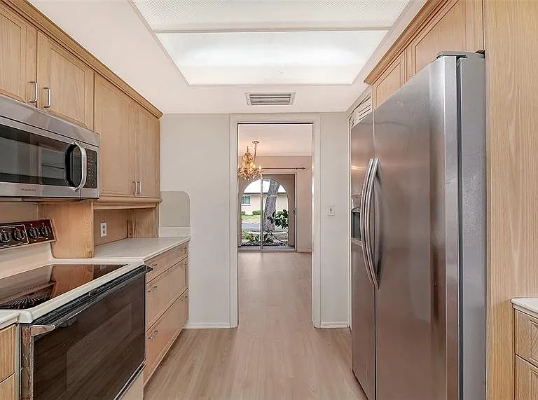 515 Rousseau Dr — Photo 13