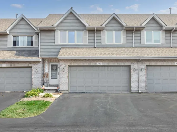 819 Casey Ln, Hampshire, IL 60140