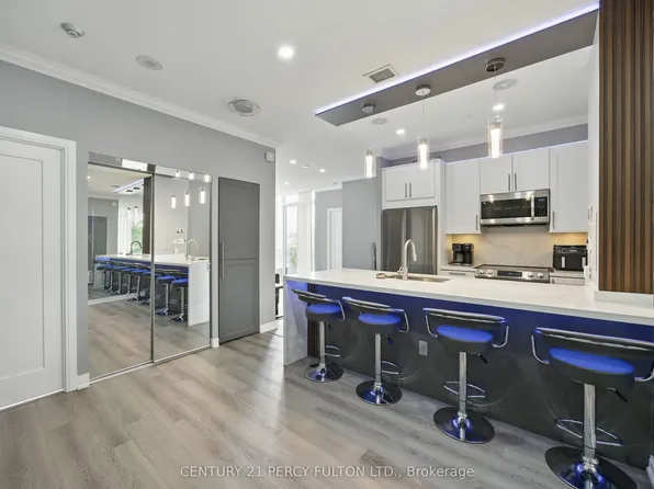 181 Village Green Sq #314, Toronto, ON M1S 0K6