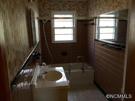 5th image of 269 Hilltop Dr