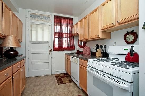 4th image of 1639 W Fargo Ave APT 1B