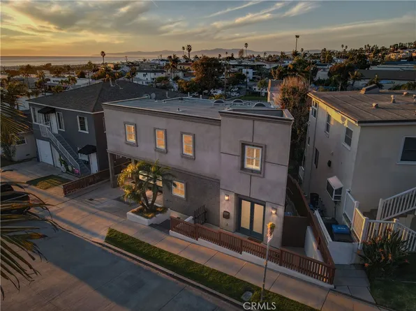 1077 10th St, Hermosa Beach, CA 90254