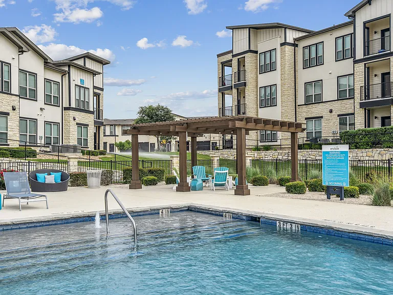 Enclave Falcon Pointe — Photo 14