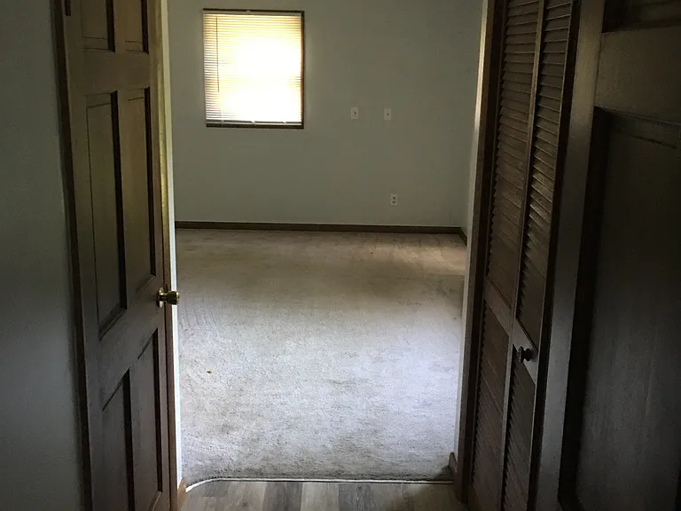 42 Eds Ln — Photo 2