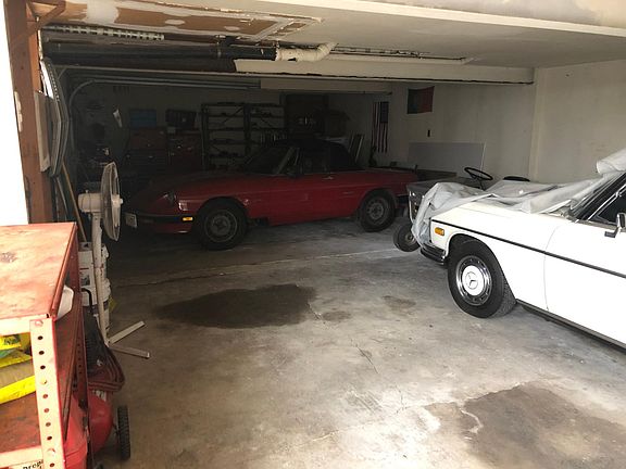 Large Garage Area Great for Storage, Gym, Studio, Work Shop, Entertaining, Etc