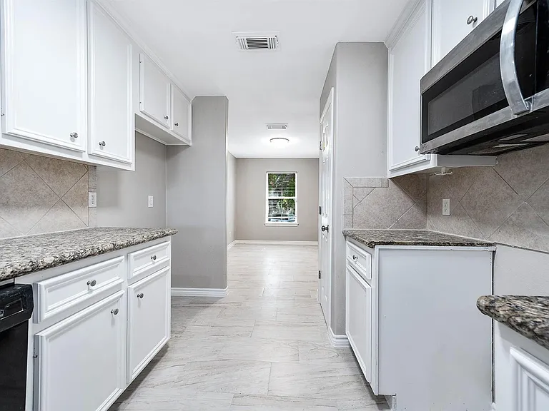 7308 Avenue R — Photo 10