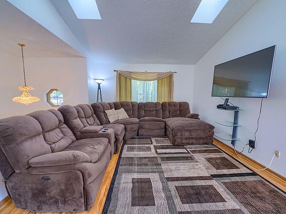 4th image of 1575 Coronet Dr
