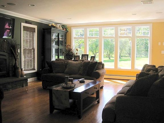 ADDITIONAL VIEW OF LIVING ROOM 