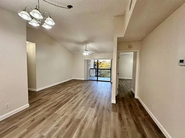 5641 Riverside Dr #306B1 — Photo 7