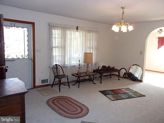 3rd image of 4870 Avoca Ave