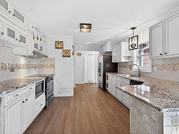 3rd image of 5931 S Sharon Dr