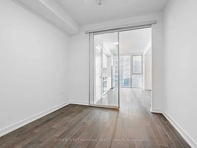 357 King St W #806 — Photo 13
